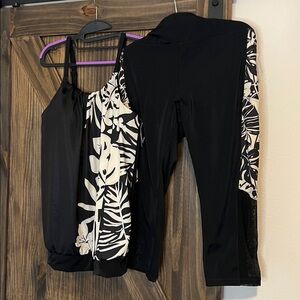 Woman’s New Black and White Patterned swim suit 12/16